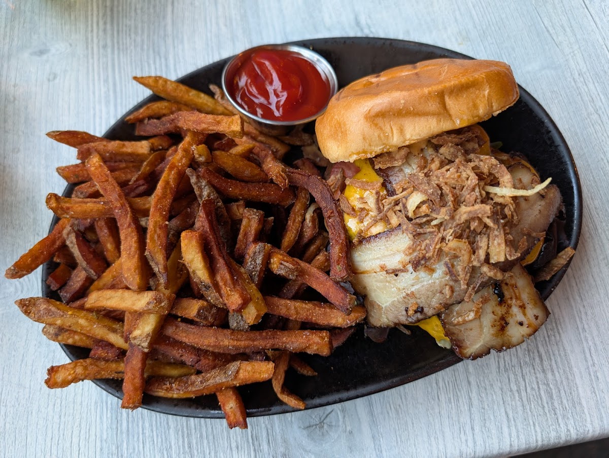 Prohibition Public House — Restaurant